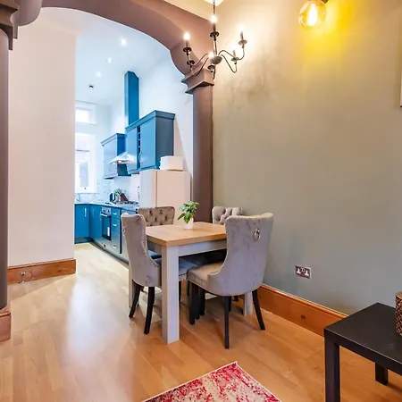 2 Bedroom In Center Of London Exterior photo