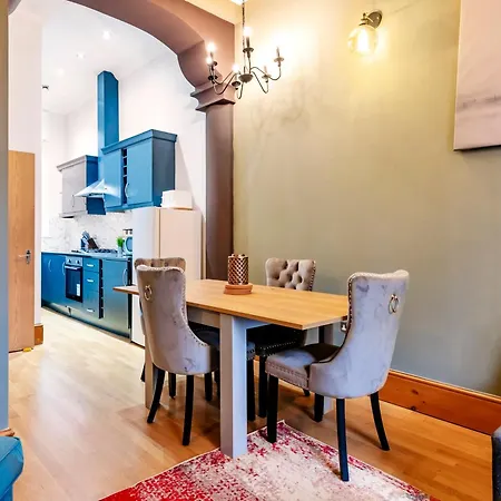 2 Bedroom In Center Of London Exterior photo