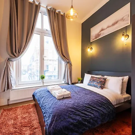 2 Bedroom In Center Of London Exterior photo
